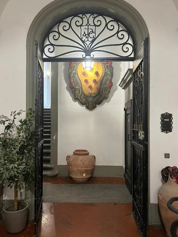 Elegant And Historic 3-Bedroom In City Center -By Likehomeflorence 0*, Florence