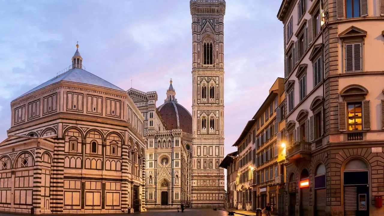 Elegant And Historic 3-Bedroom In City Center -By Likehomeflorence 0*, Florence