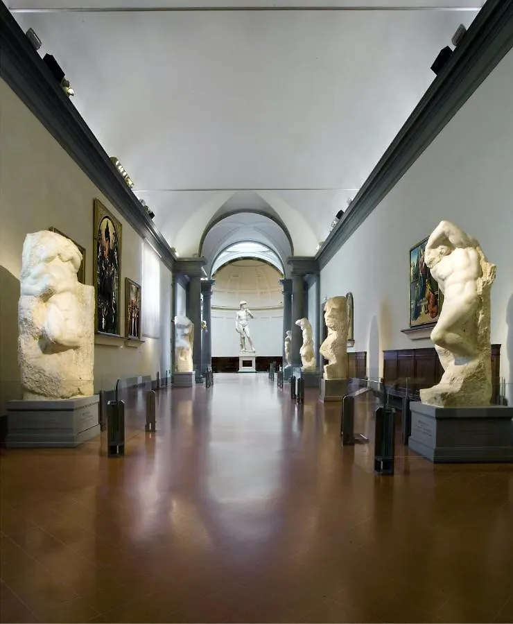 Elegant And Historic 3-Bedroom In City Center -By Likehomeflorence 0*, Florence Italy