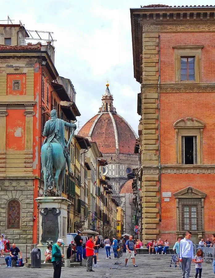 Elegant And Historic 3-Bedroom In City Center -By Likehomeflorence Florence