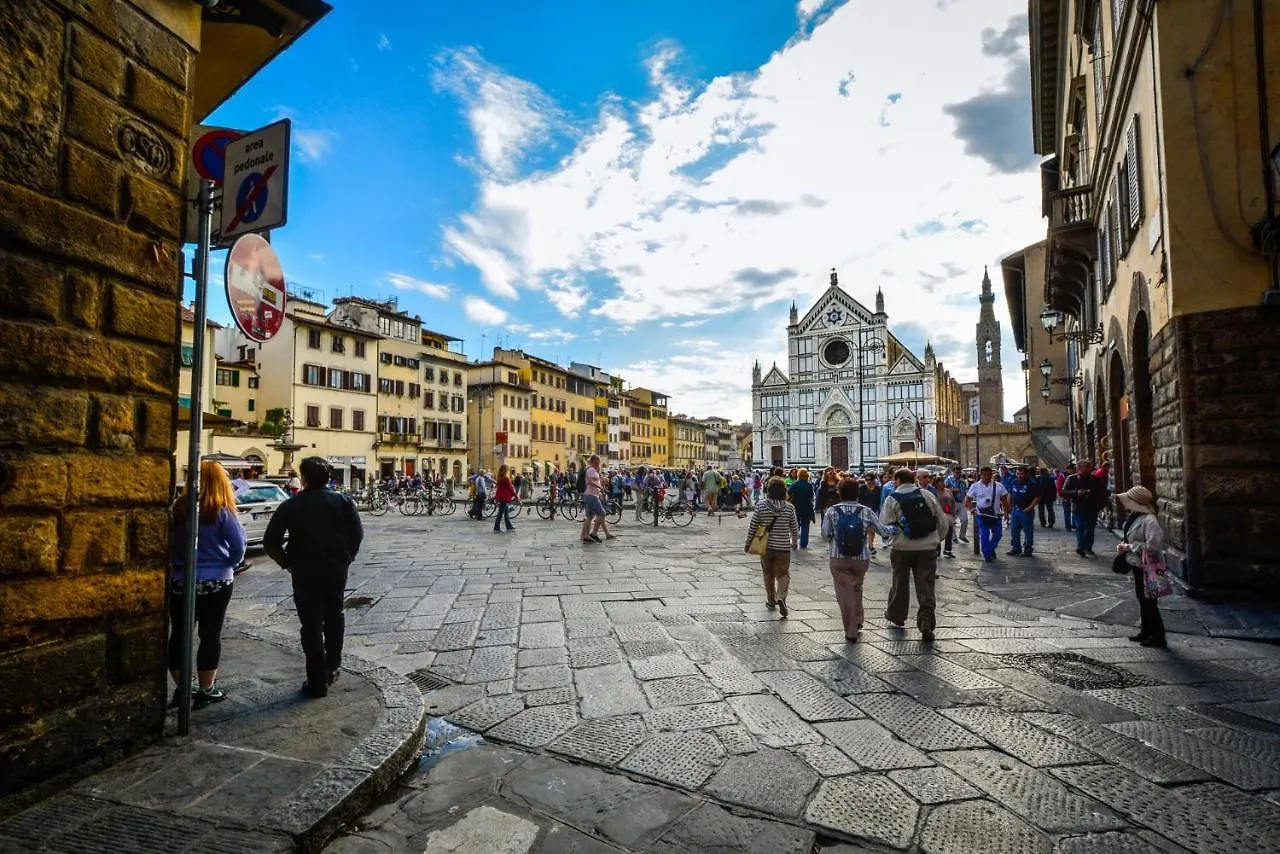 Apartment Elegant And Historic 3-Bedroom In City Center -By Likehomeflorence Italy