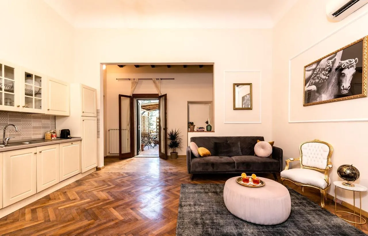 Apartment Elegant And Historic 3-Bedroom In City Center -By Likehomeflorence