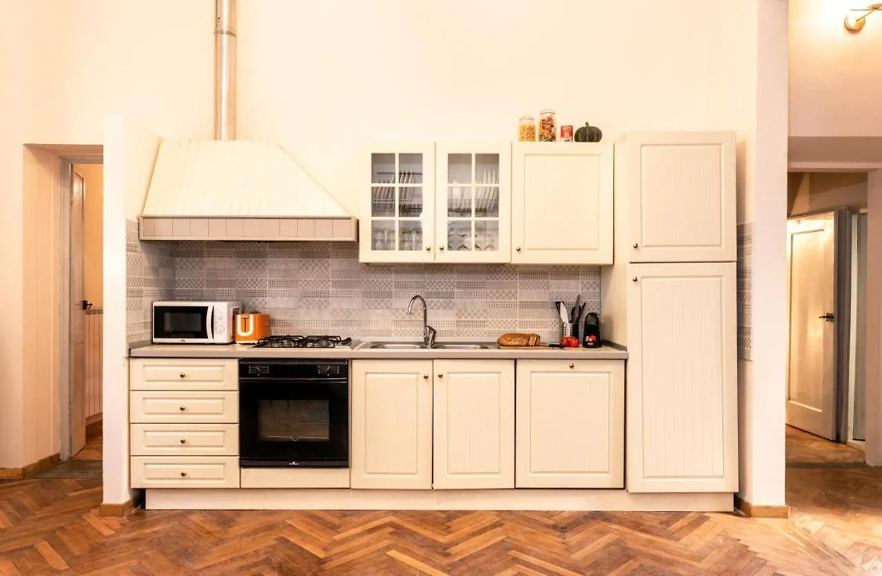Elegant And Historic 3-Bedroom In City Center -By Likehomeflorence Apartment Florence