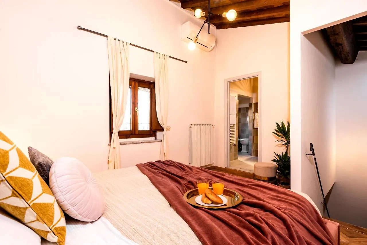 Elegant And Historic 3-Bedroom In City Center -By Likehomeflorence Florence