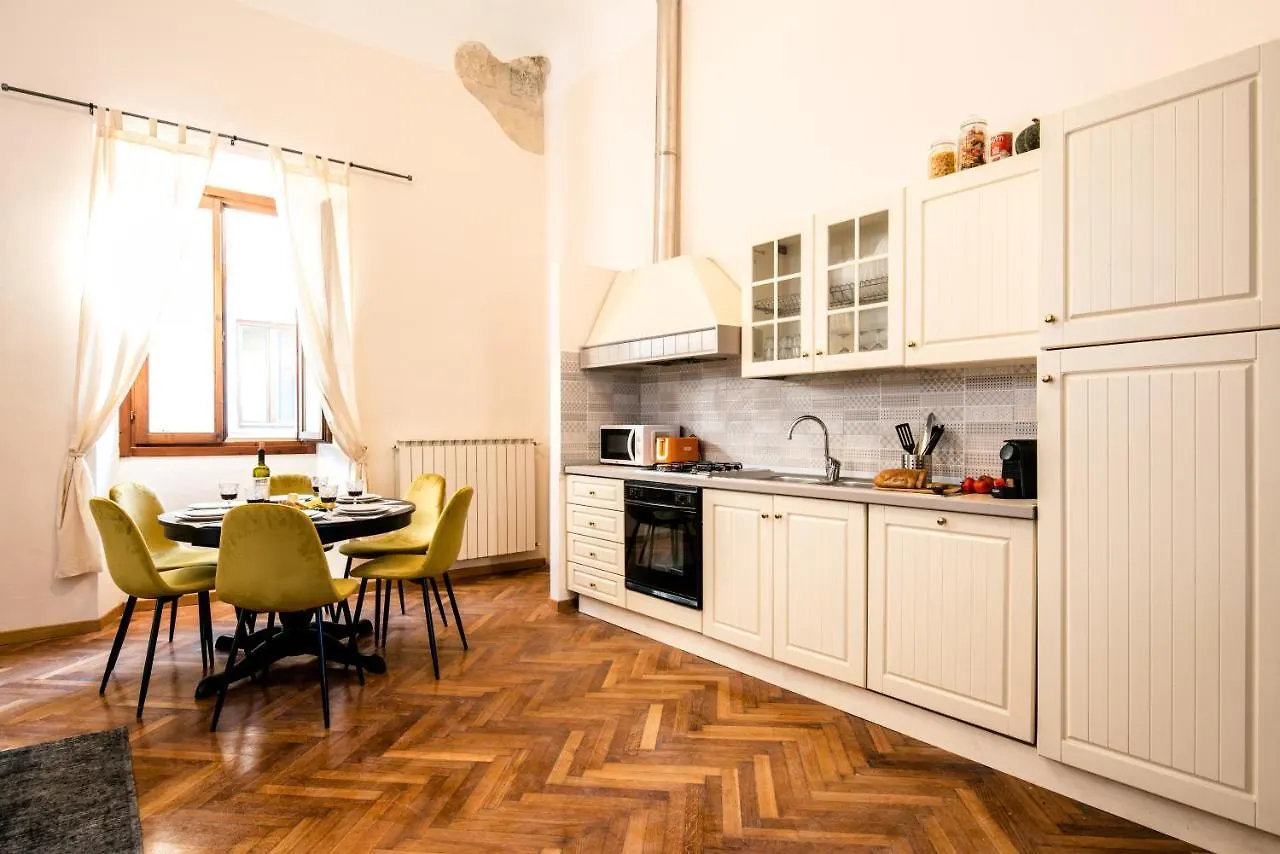Elegant And Historic 3-Bedroom In City Center -By Likehomeflorence 0*, Florence